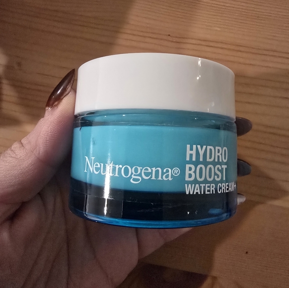 NWOB $35 Neutrogena Hydro Boost Hyaluronic Acid Water Cream Fragrance Free 50ml - Picture 9 of 10